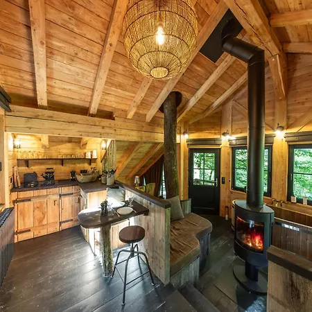 Les Des Dolimarts 3*